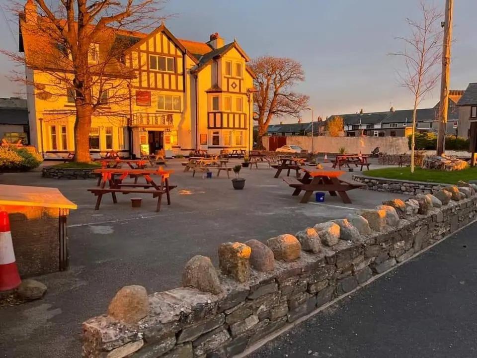 Clarkes Hotel Barrow In Furness エクステリア 写真