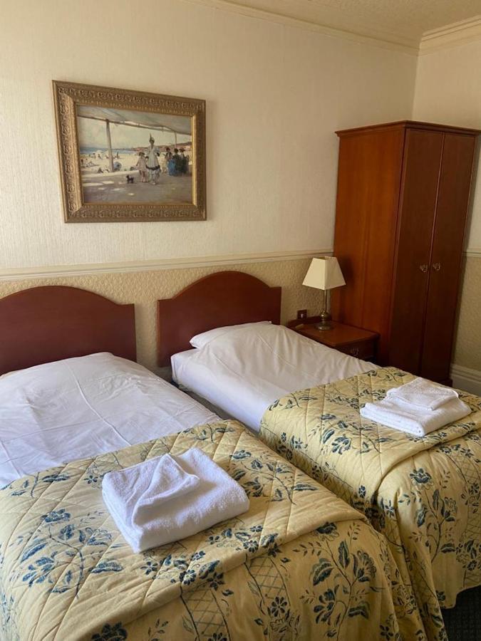 Clarkes Hotel Barrow In Furness エクステリア 写真
