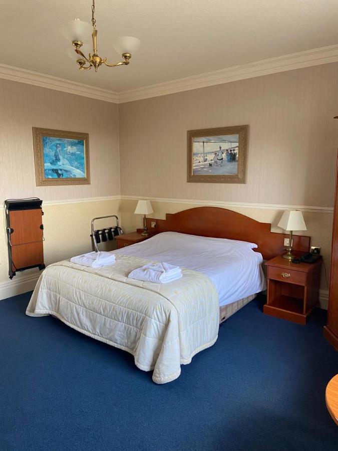 Clarkes Hotel Barrow In Furness エクステリア 写真
