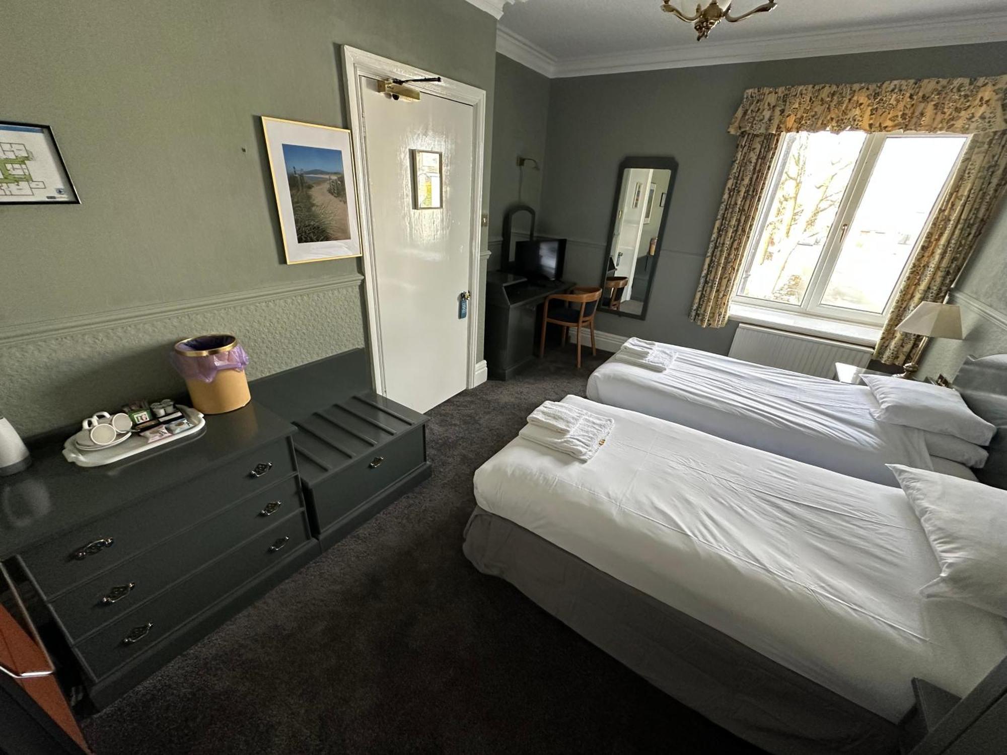 Clarkes Hotel Barrow In Furness エクステリア 写真