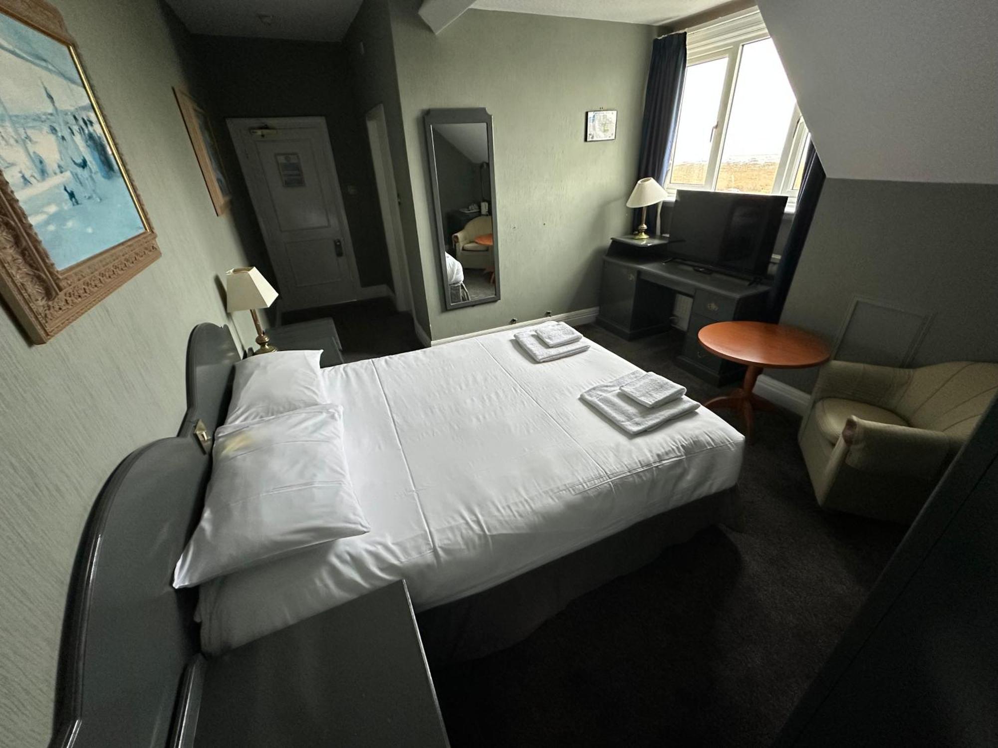 Clarkes Hotel Barrow In Furness エクステリア 写真
