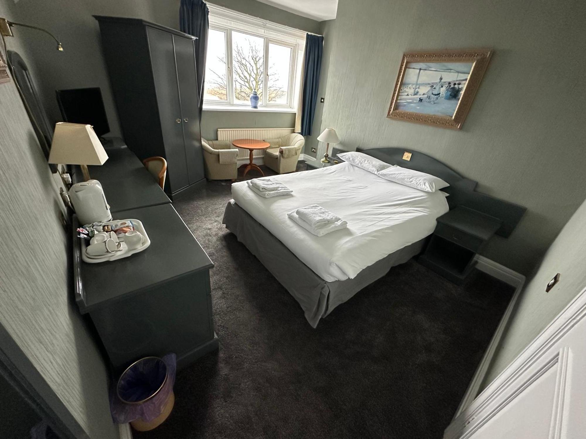 Clarkes Hotel Barrow In Furness エクステリア 写真