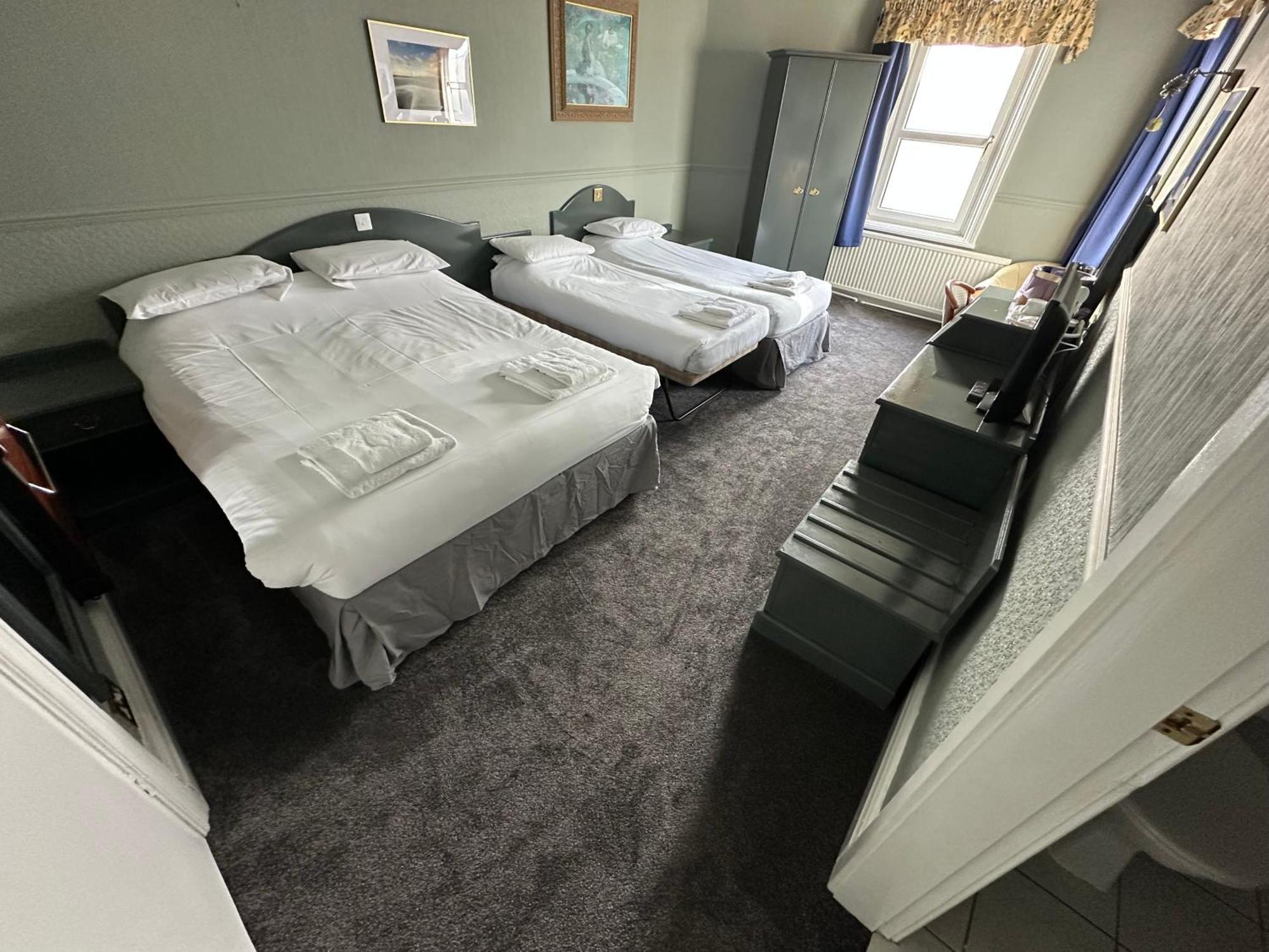 Clarkes Hotel Barrow In Furness エクステリア 写真